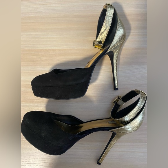 GUESS Black & Gold High Heels - Picture 2 of 7